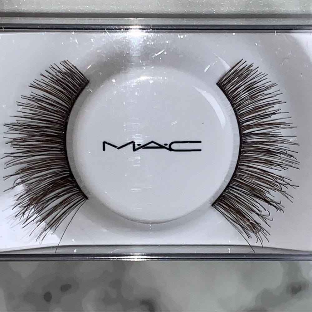 MAC 34 FALSE LASHES ⭐️RARE⭐️ - Picture 3 of 11